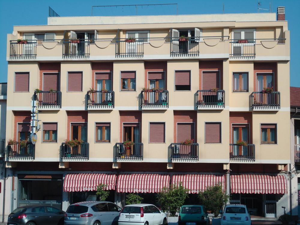 Hotel Ristorante Mommo Polistena Zewnętrze zdjęcie
